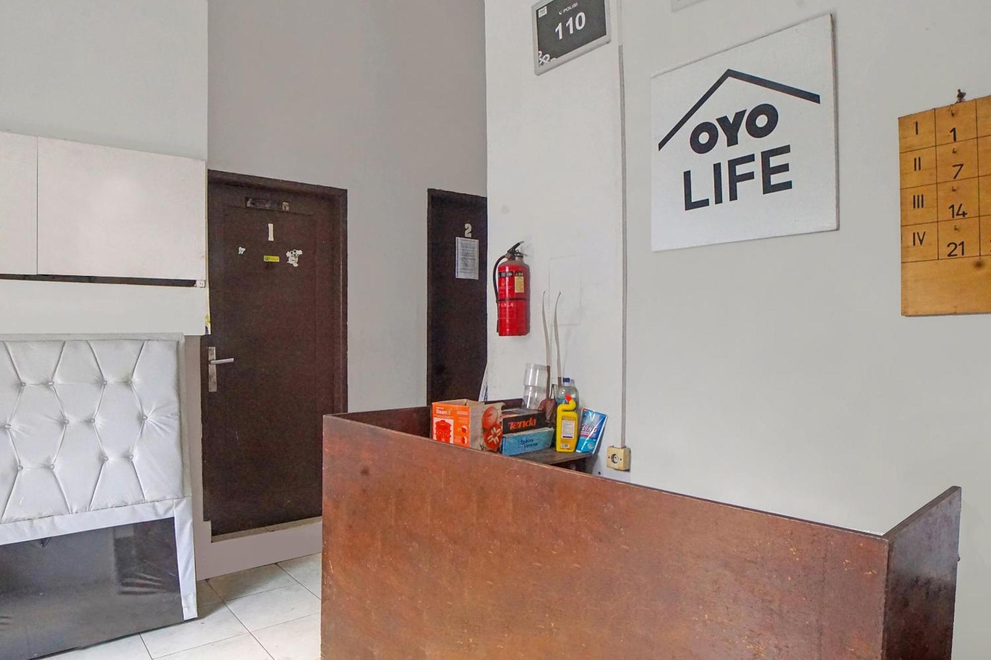 Oyo 92403 Gatsu Homestay Medan Exterior photo
