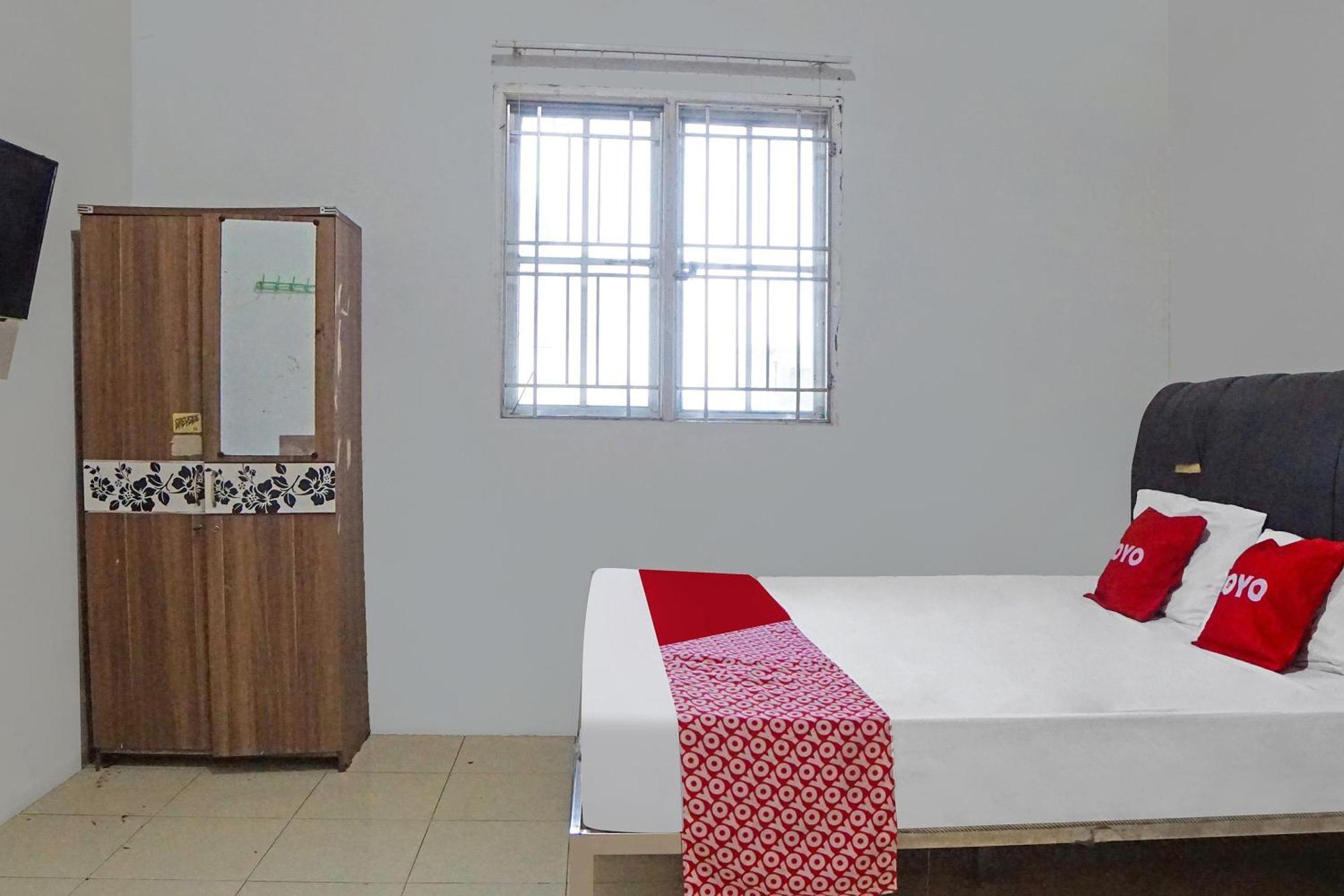 Oyo 92403 Gatsu Homestay Medan Exterior photo