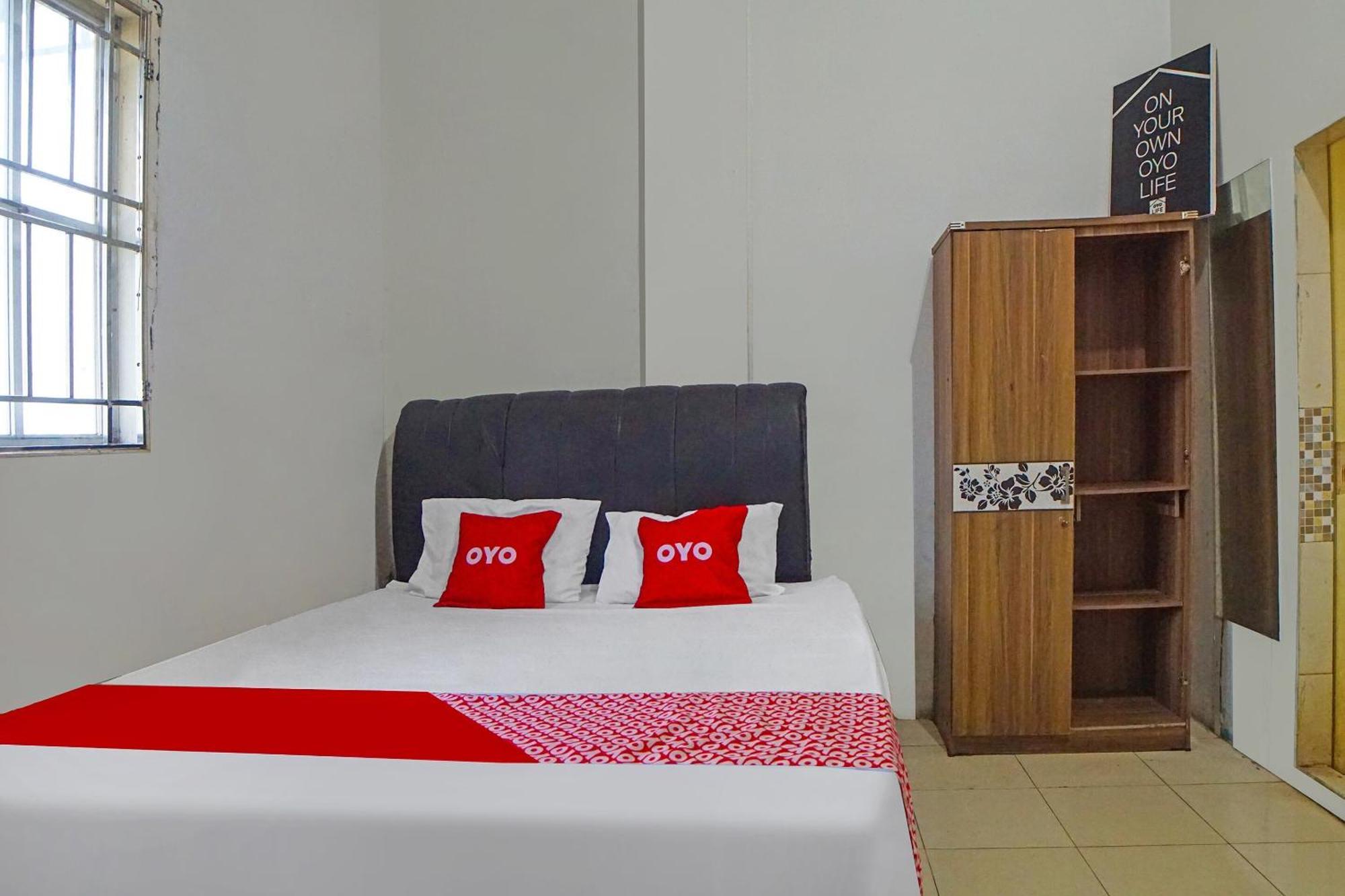 Oyo 92403 Gatsu Homestay Medan Exterior photo