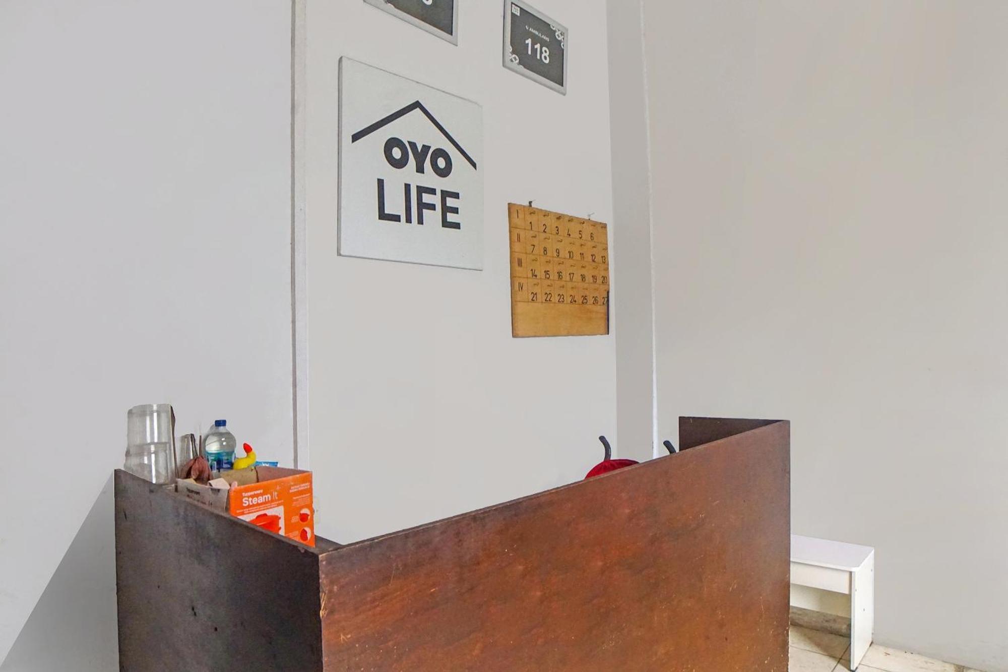 Oyo 92403 Gatsu Homestay Medan Exterior photo
