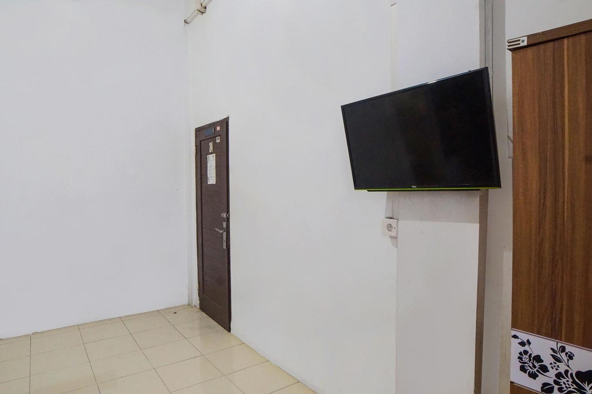 Oyo 92403 Gatsu Homestay Medan Exterior photo